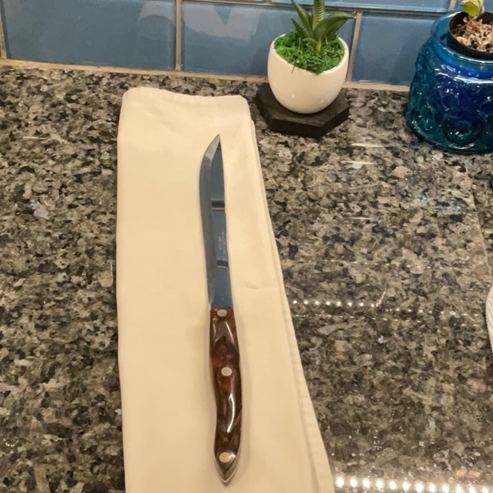 CUTCO 1723 Serrated Carver